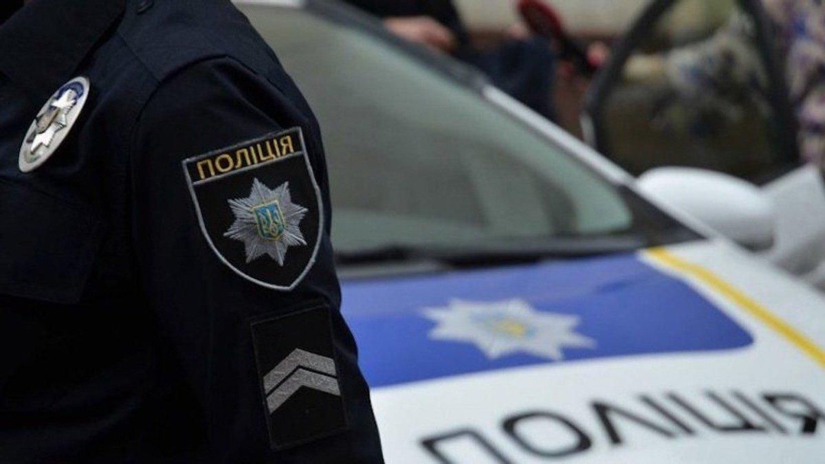 На Харьковщине мужчина стрелял из ружья умершего отца по банкам — полиция изъяла оружие