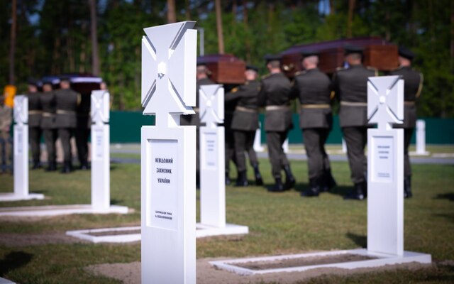 Под Киевом захоронили неопознанных защитников Украины, в том числе - из Харьковской области