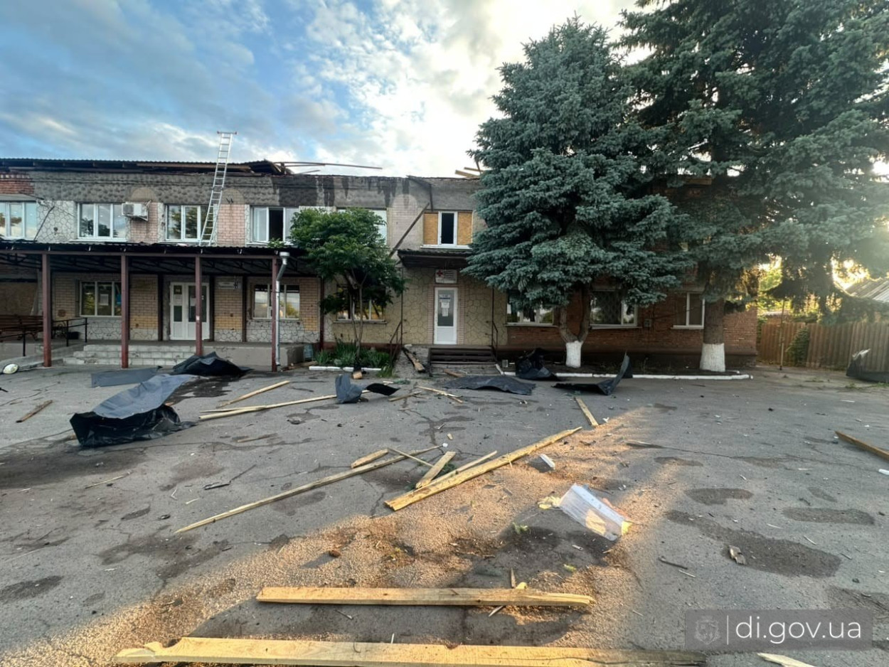 30 дронов за ночь: РФ массированно обстреляла пригород Харькова (фото)