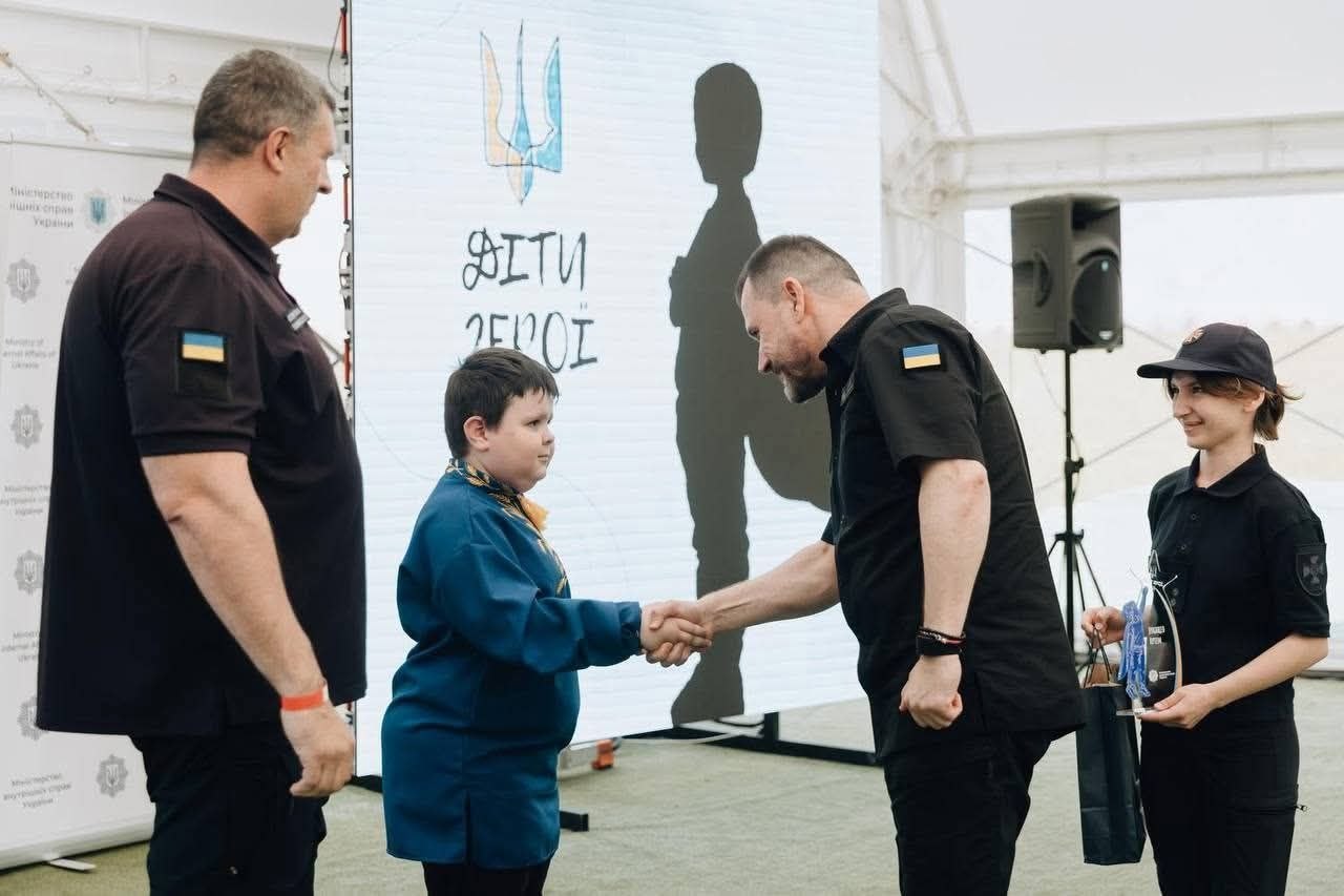 8-летний харьковчанин получил награду МВД за спасение себя и бабушки во время пожара