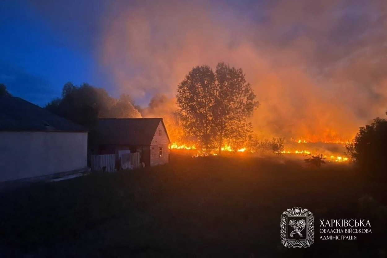 РФ ночью ударила по Балаклее: погибла женщина, начались пожары (фото)