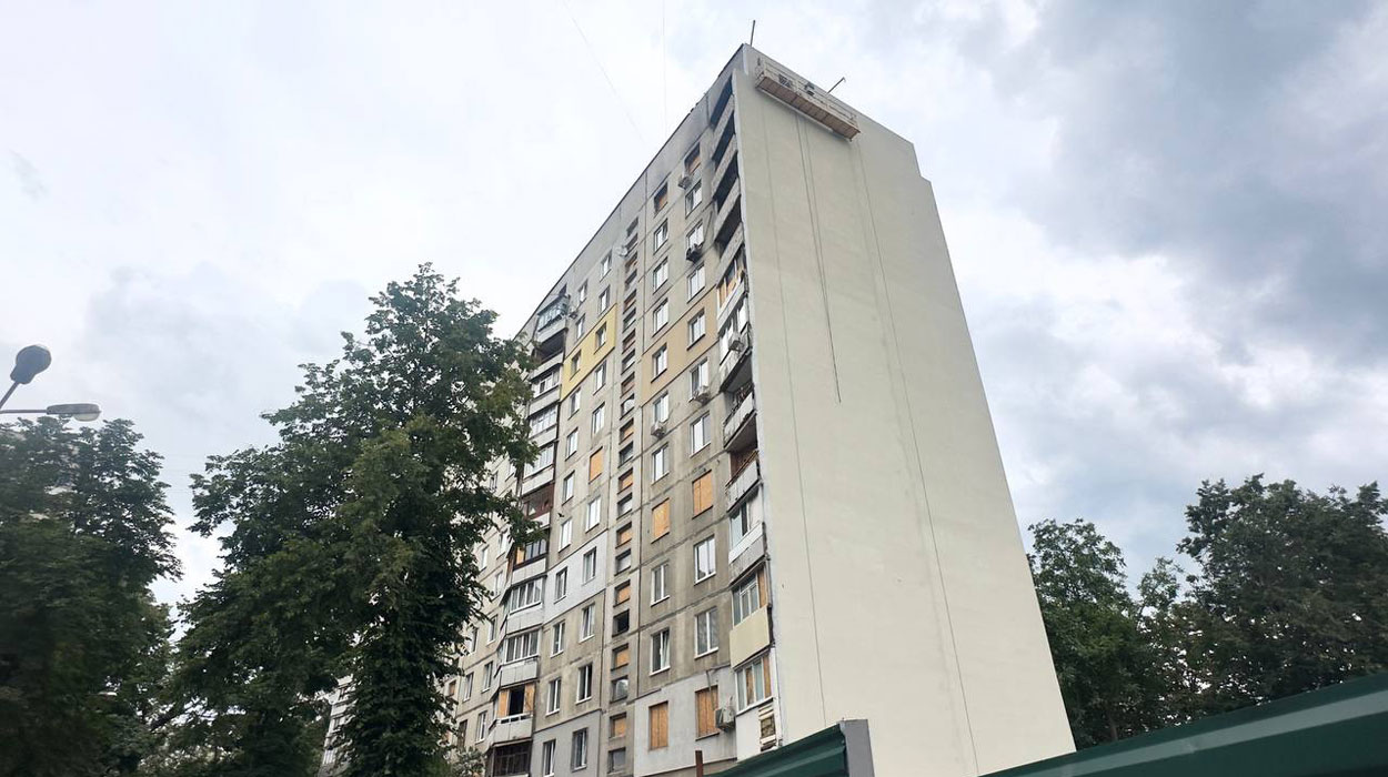 В Харькове восстанавливают многоэтажку после удара КАБ