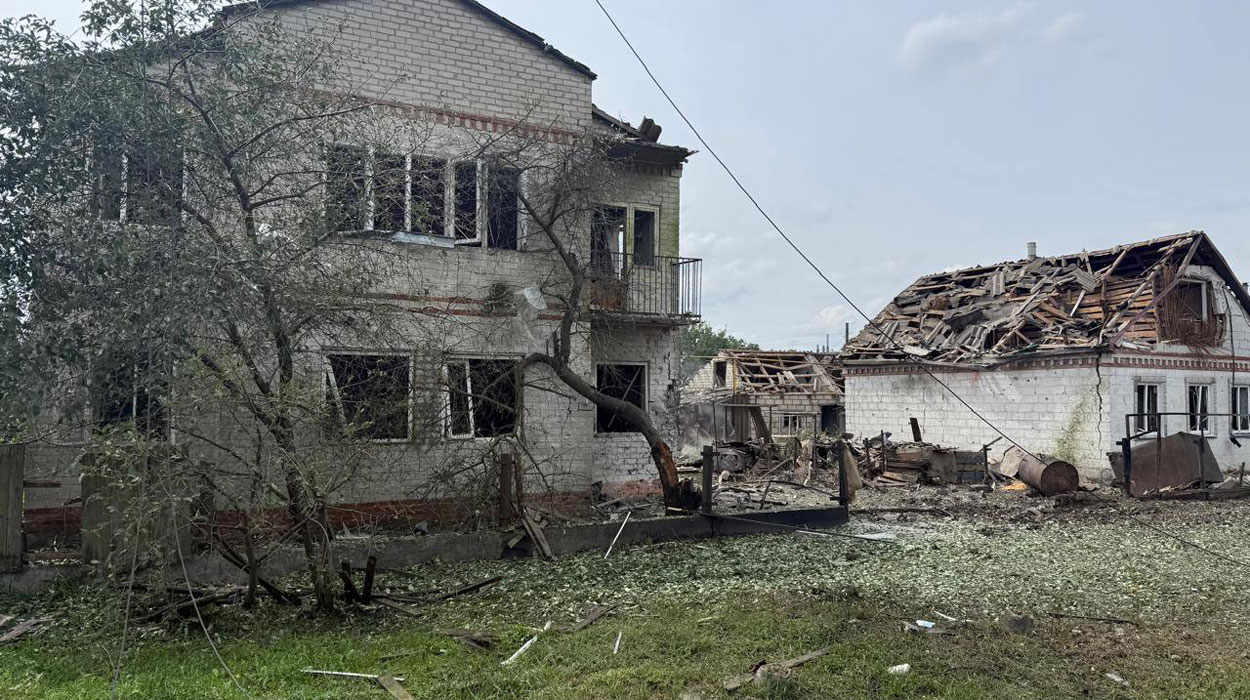 Двойной удар по Балаклее: горел склад, разрушены дома, пострадали люди