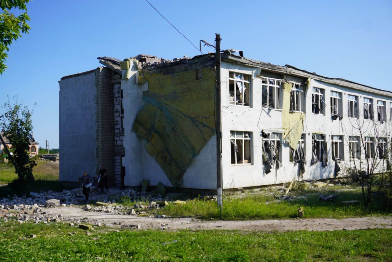 РФ за ночь сбросила 4 КАБа на город в Харьковской области: повреждено 75 домов (фото)