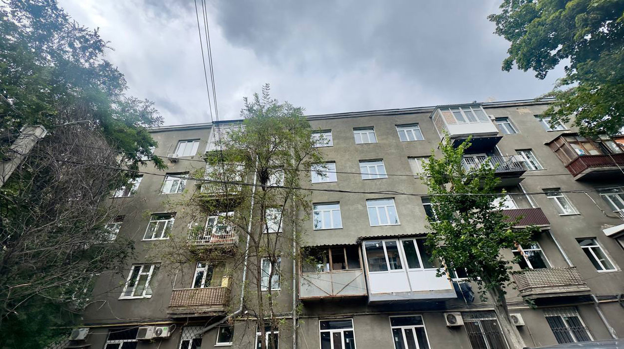 В Харькове восстанавливают разрушенный обстрелами дом на Мироносицкой