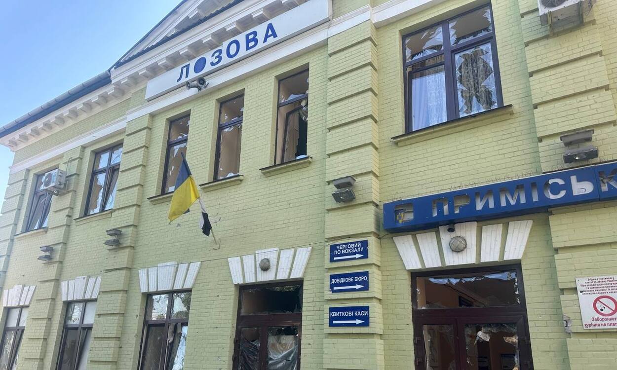 Удар по вокзалу в Лозовой: поезда временно не ходят