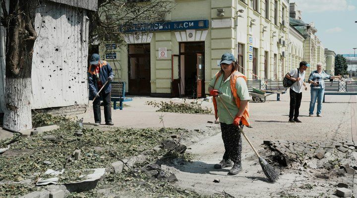 Удар по железнодорожной станции в Лозовой: видео последствий
