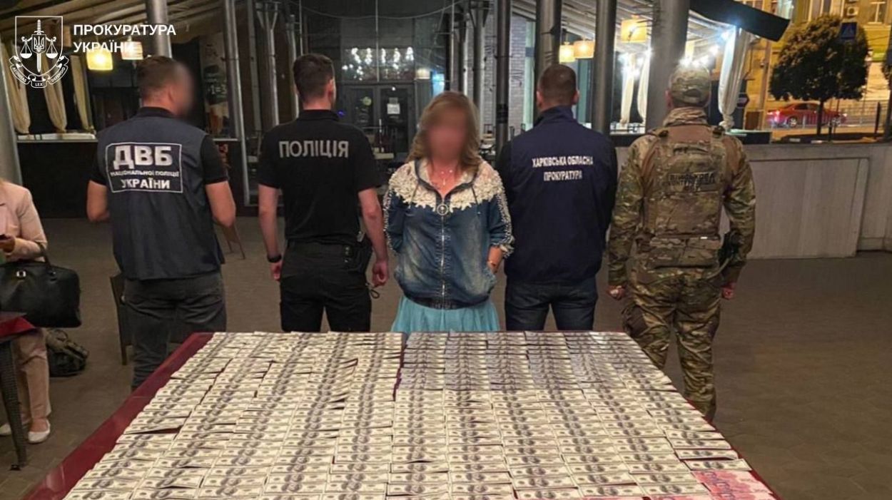 Харьковчанка обещала военному оформление инвалидности и выезд за границу за 28 тысяч долларов
