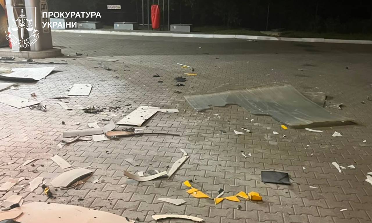 Ночью РФ ударила "Молнией" по заправке в Харькове (фото)