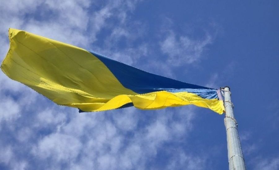 В Харькове на главном флагштоке заменили флаг (фото)