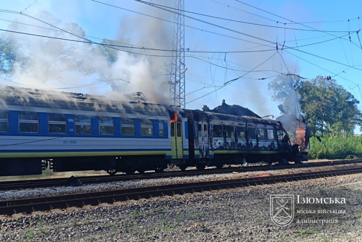 Россияне ударили "Шахедом" по пассажирскому поезду в Харьковской области