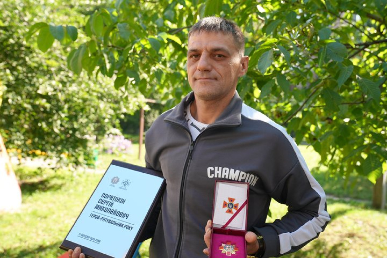 Спас четырех детей из ледяной воды: харьковчанин получил награду «Герой-спасатель года»