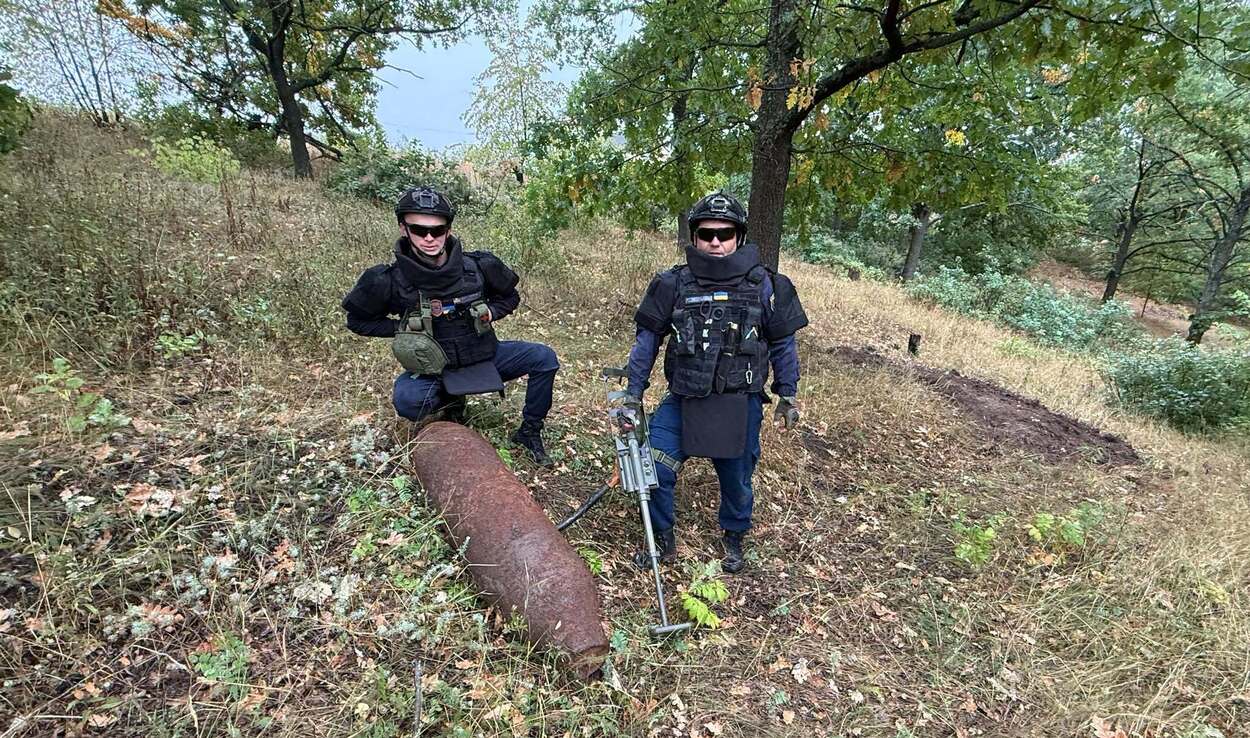 В лесу под Харьковом нашли 250-килограммовую авиабомбу времен Второй мировой (фото)