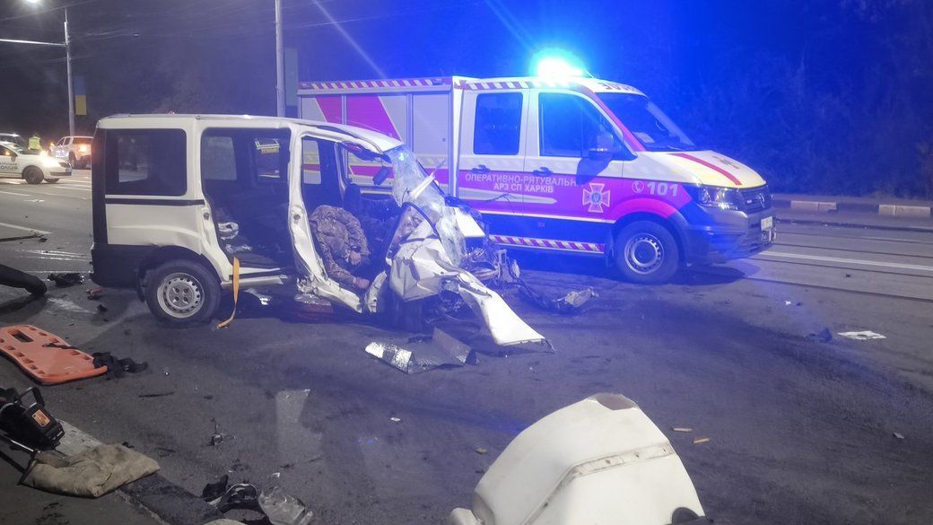 Двое мужчин погибли в ДТП на мосту в Харькове