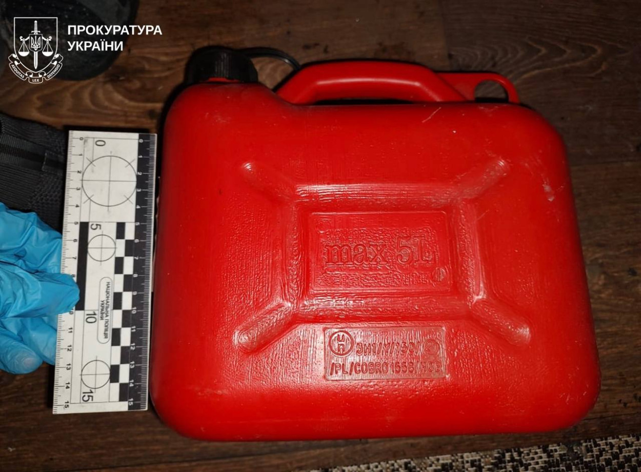Случайный водитель спас женщину, которую поджег муж в Харьковской области