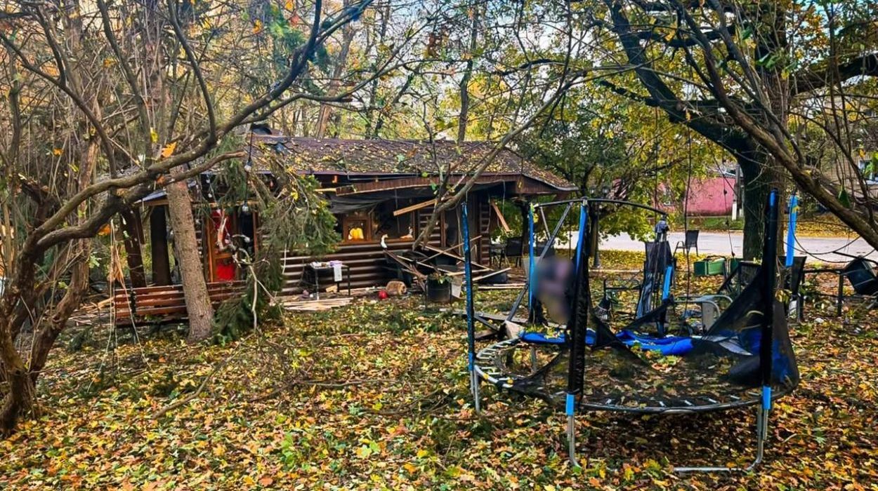 Российский дрон кружил над парком: подробности об ударе по Новой Водолаге (видео)