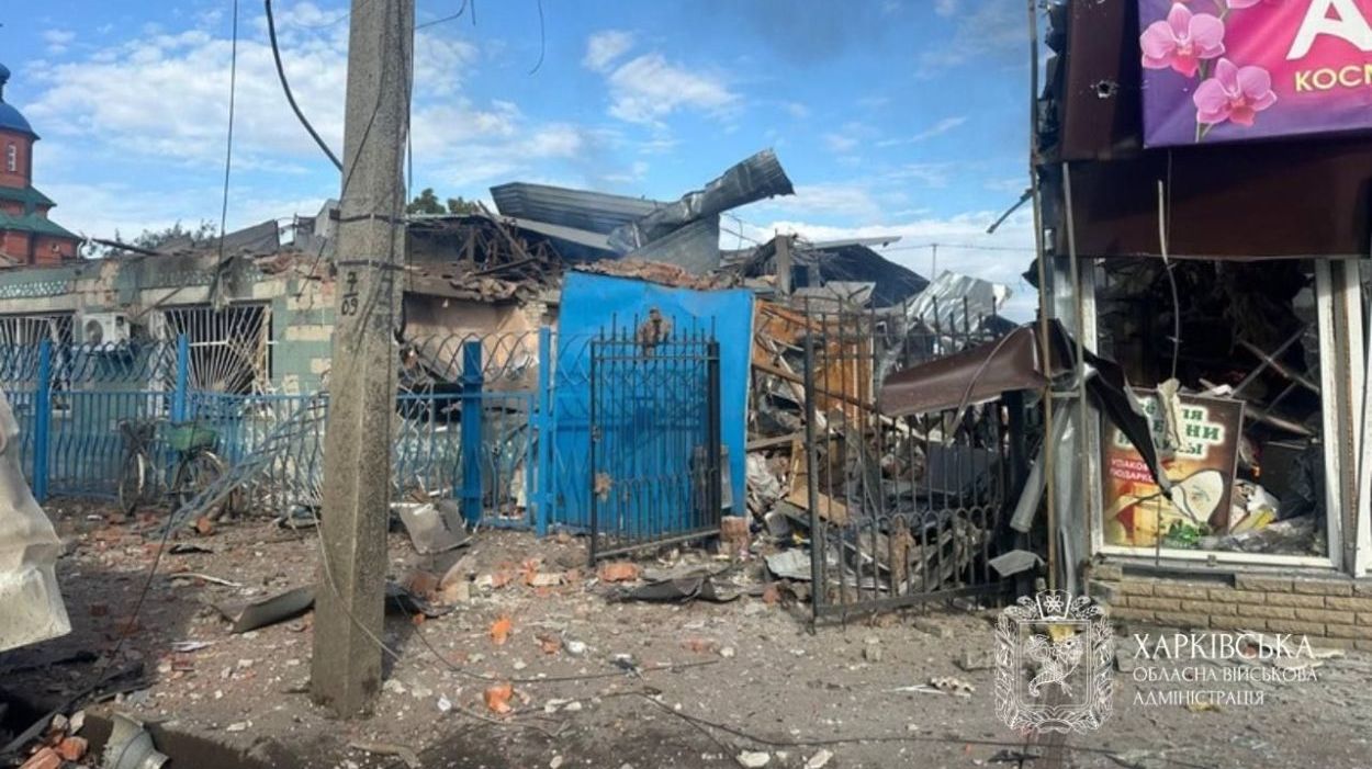 Россияне ударили по рынку в городе Харьковской области: погибли 2 человека (дополнено)