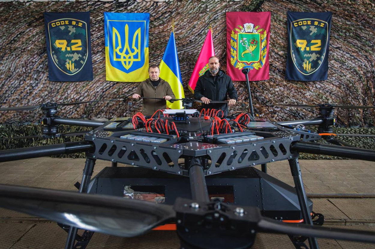 «Харьковские крылья»: военным передали тяжелый дрон для эвакуации раненых