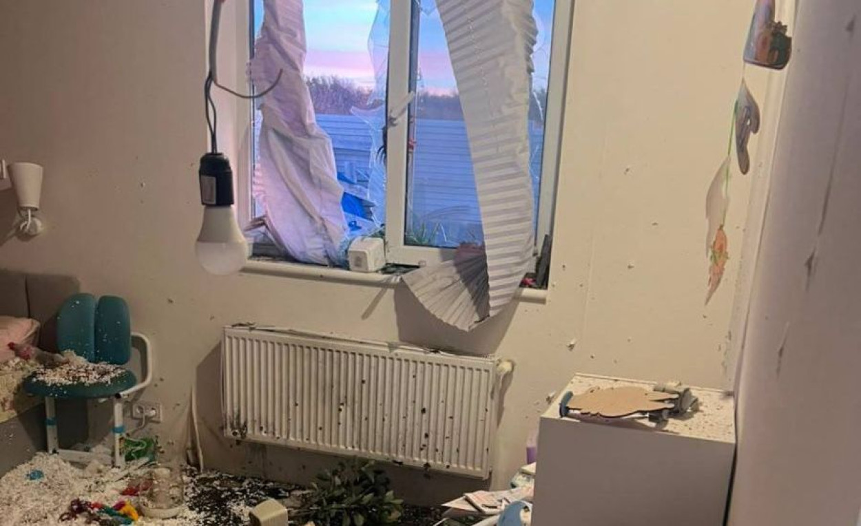 В пригороде Харькова дрон ударил по частному дому: пострадала девочка