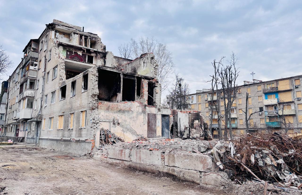 «Здания можно отстроить. Людей - сложнее»: три мнения о восстановлении Украины