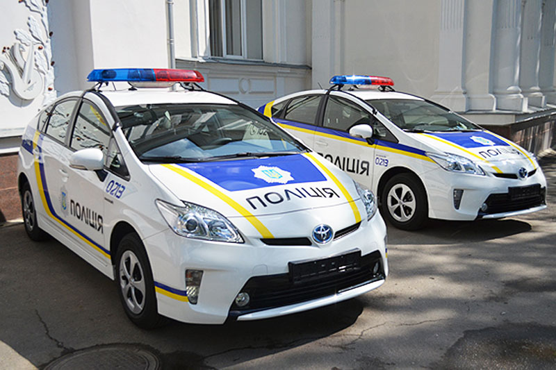 На площади Свободы круглосуточно дежурит полицейский Prius