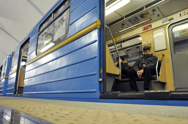 В Харькове прогремели взрывы, метро остановилось, во многих районах нет света