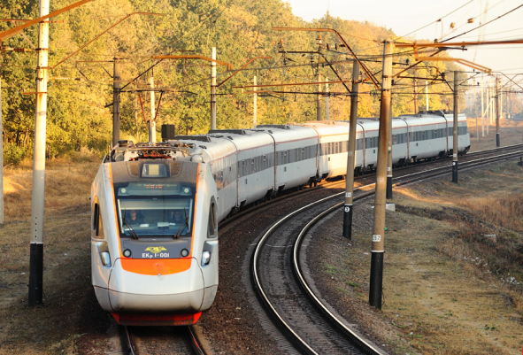 В Харьков приезжают полные поезда из Львова, люди возвращаются - Синегубов