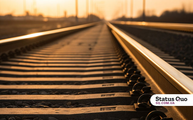 В Харьковской области грузовик столкнулся с пассажирским поездом: составы идут в объезд и с задержками