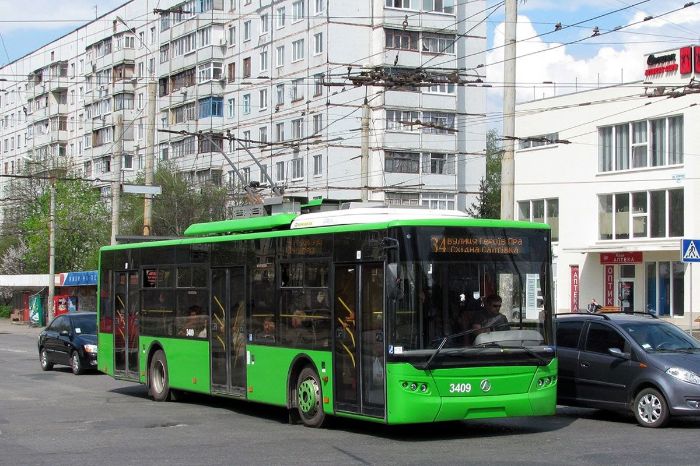 Харьковчане просят, чтобы троллейбусы от метро ходили дольше